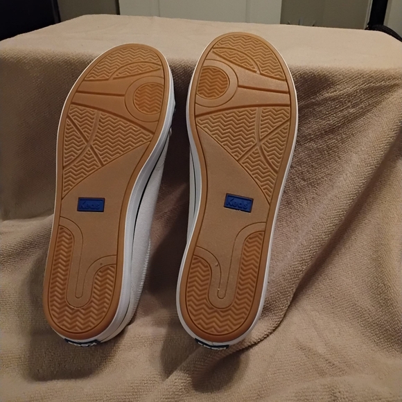 NWOT Ked's women's center lace up - Picture 3 of 3